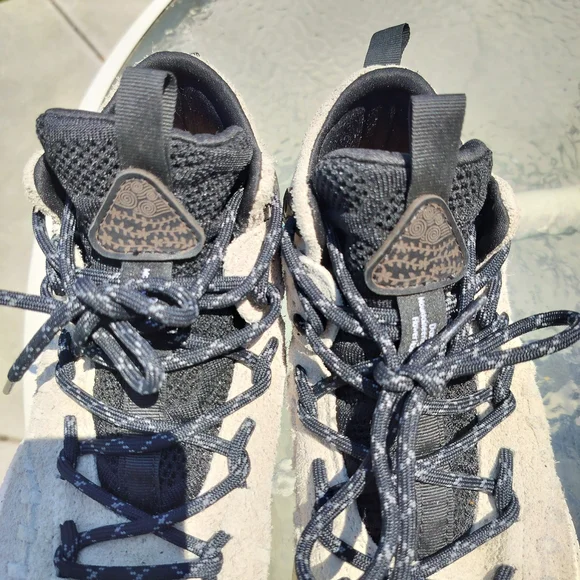 Stylish Men's Athletic Shoes in Black and Tan - Picture 12 of 15